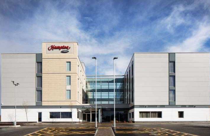 《d88尊龙z6在全球》系列报道之一——英国布里斯托机场希尔顿欢朋酒店